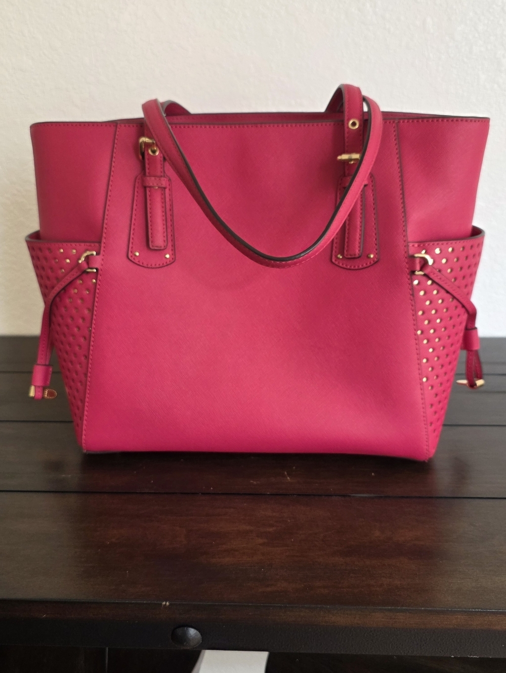 Michael Kors Voyager Pink Saffiano Leather Tote With Gold Accents - Picture 5 of 9